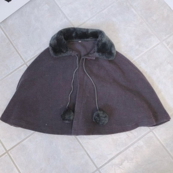 Black Pom Pom Cape Fur Children - Picture 2 of 3